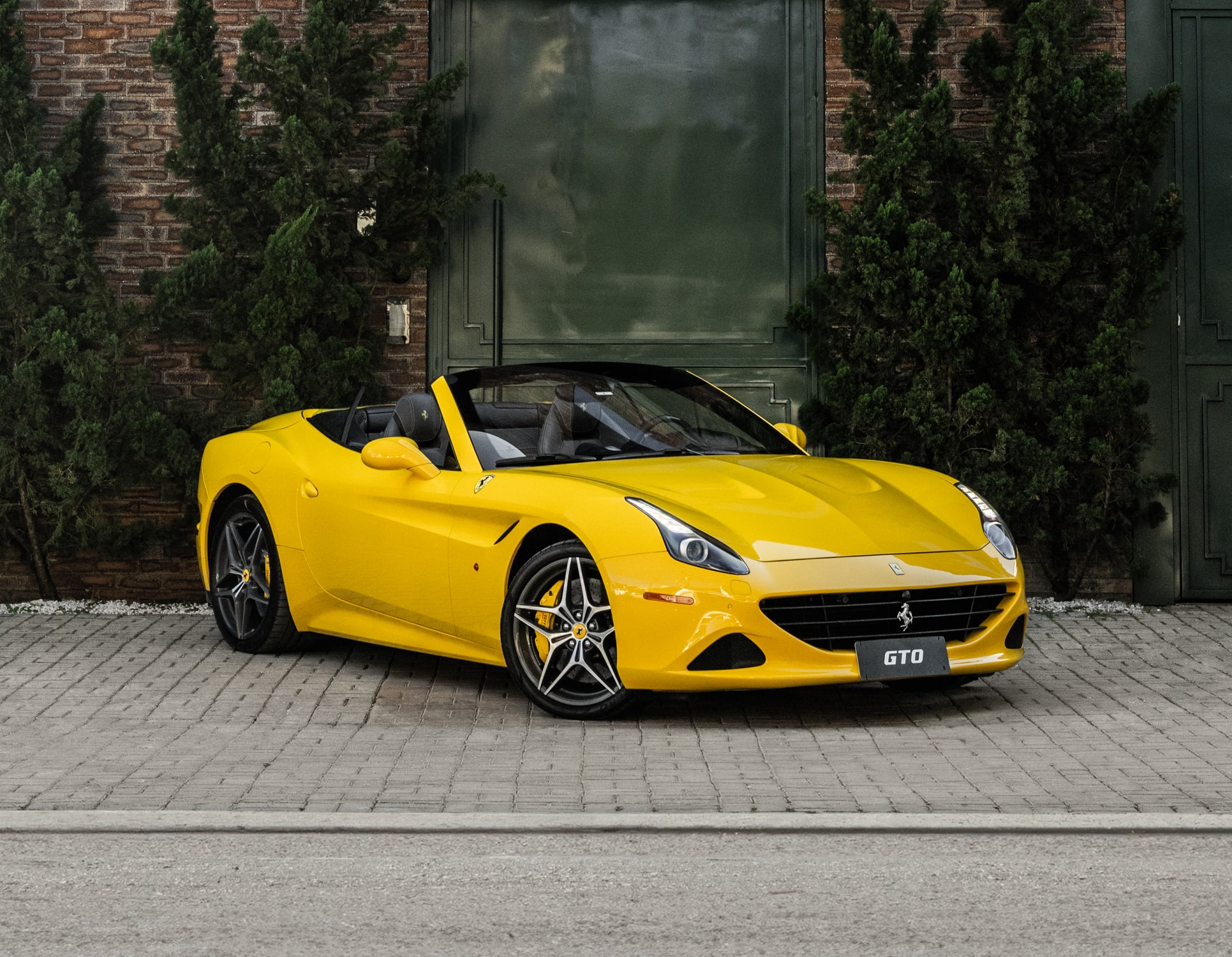 Ferrari California T